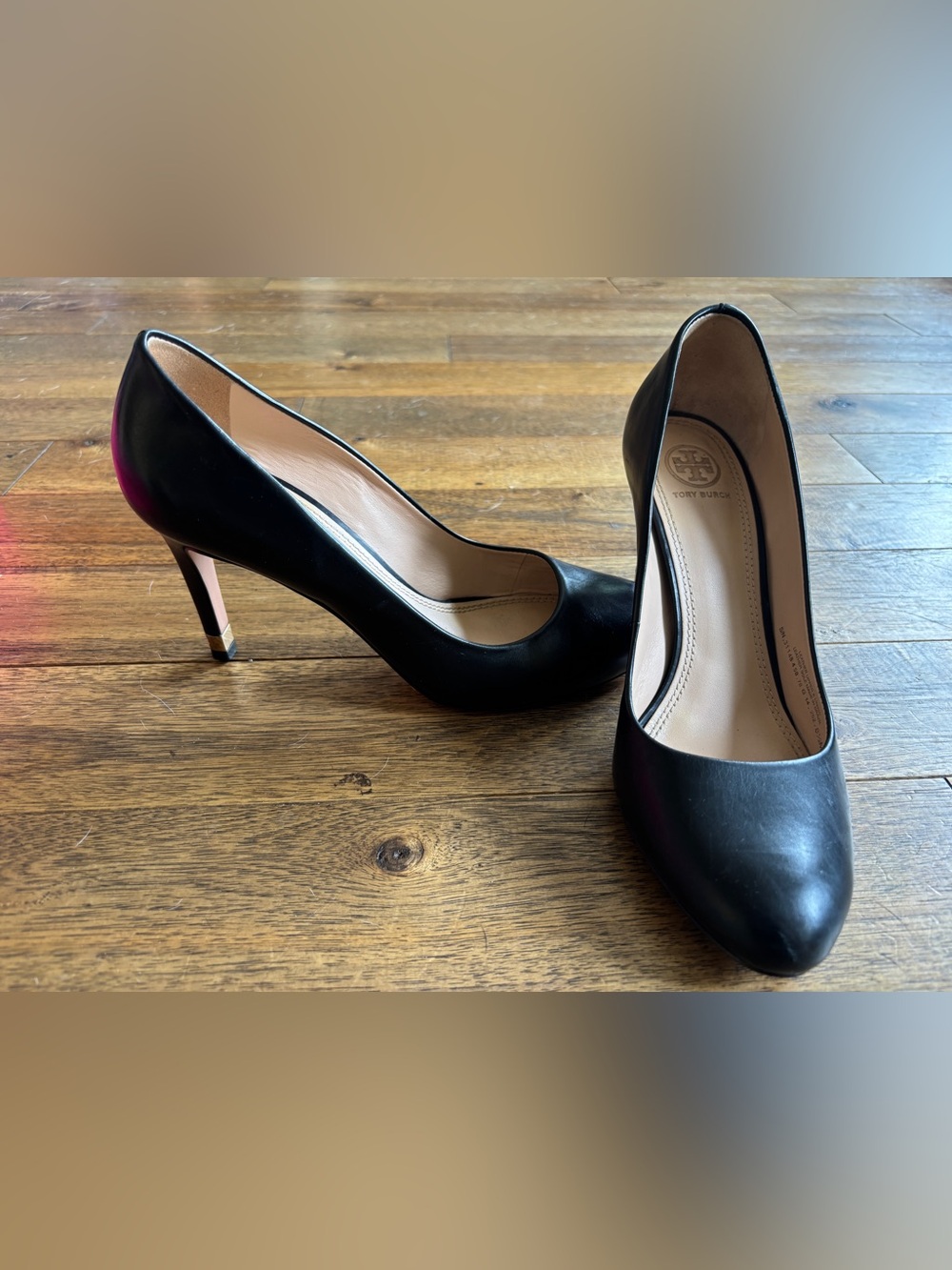 Tory Burch Black Leather Pumps Gold Hardware Heel Size 8.5M - Picture 9 of 13